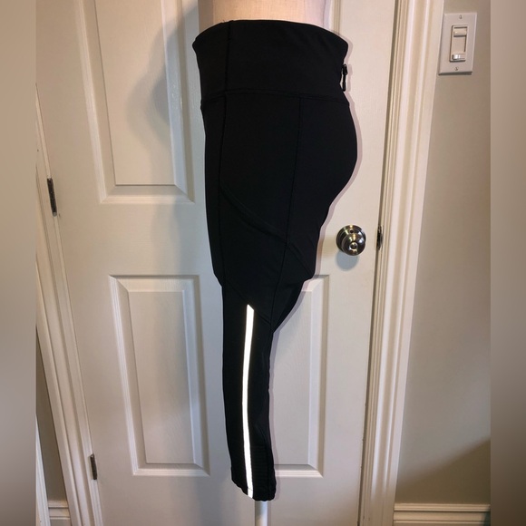 Lululemon Black High-Waisted Leggings size 8 - Picture 4 of 7